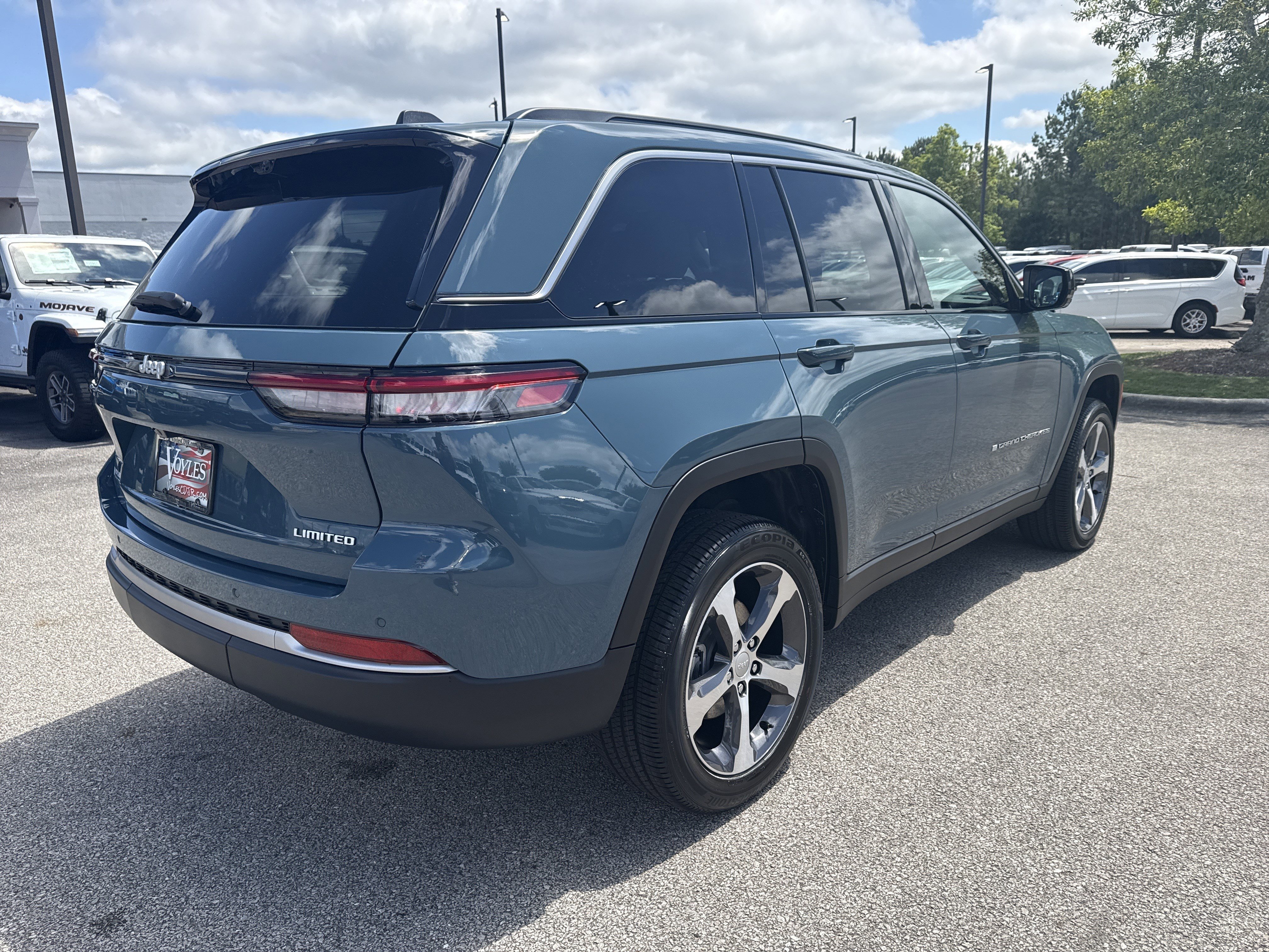 New 2026 Steel Blue Exterior Paint Jeep Limited image 7