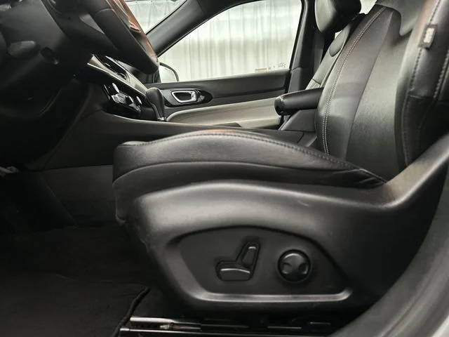 Used 2025 Silver Jeep Limited image 16
