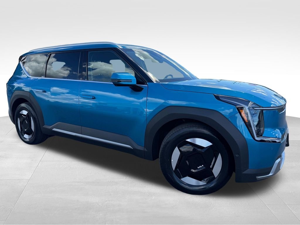 New 2026 Ocean Blue Kia Wind AWD image 1