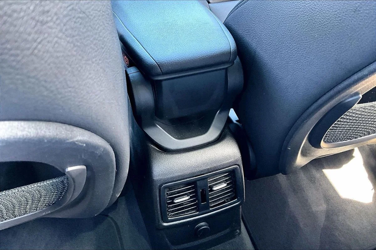 Used 2018 Green BMW xDrive28i image 10