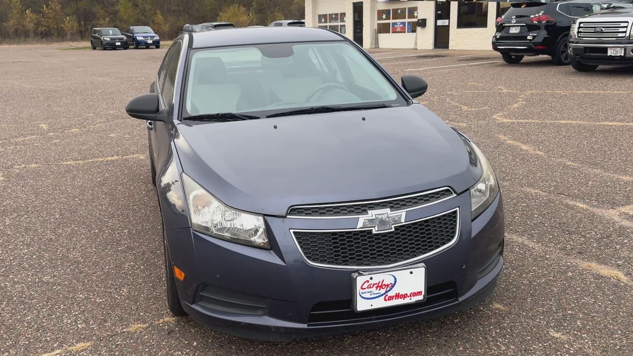 2013 Chevrolet Cruze LS photo 2