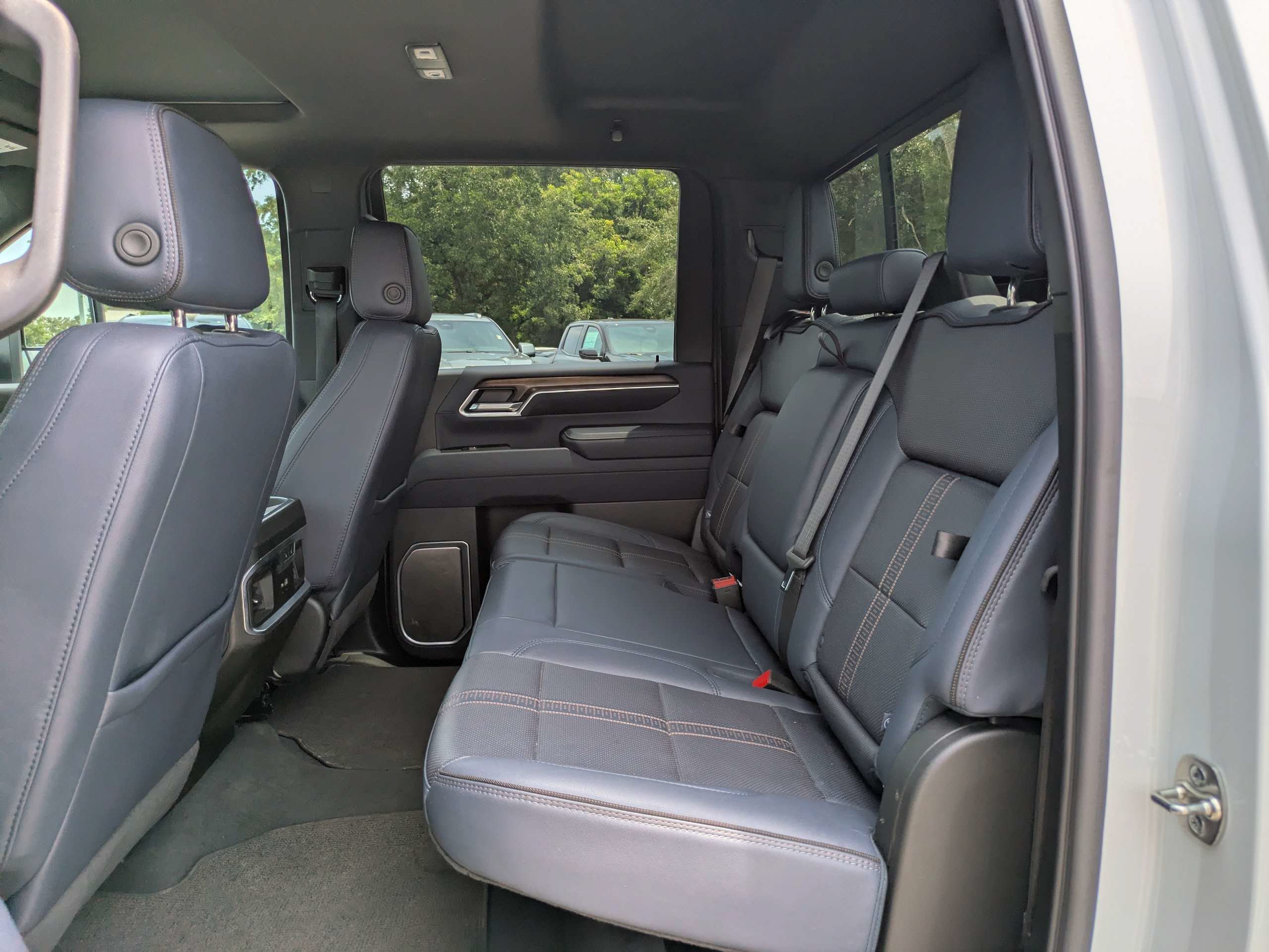 Used 2025 Summit White Chevrolet High Country image 14