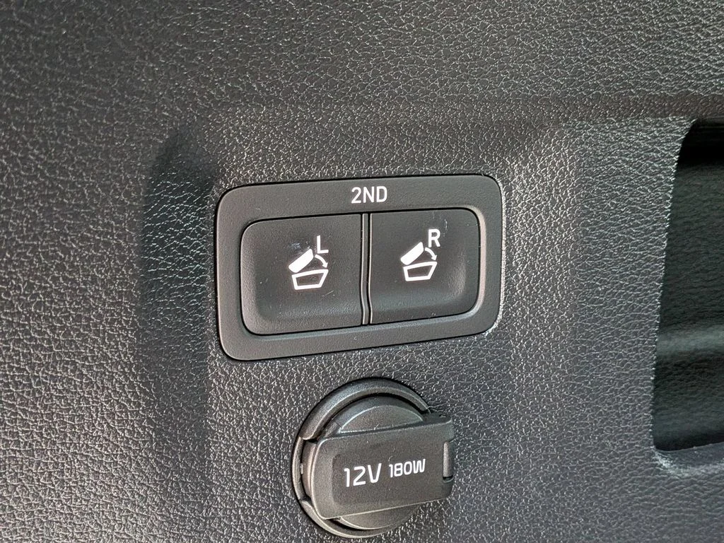 Used 2024 Green Kia EX X-Line image 10