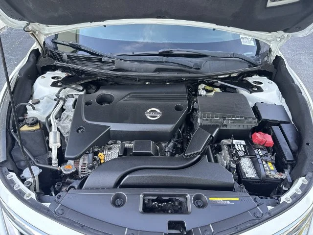 Used 2014 White Nissan 2.5 S image 27