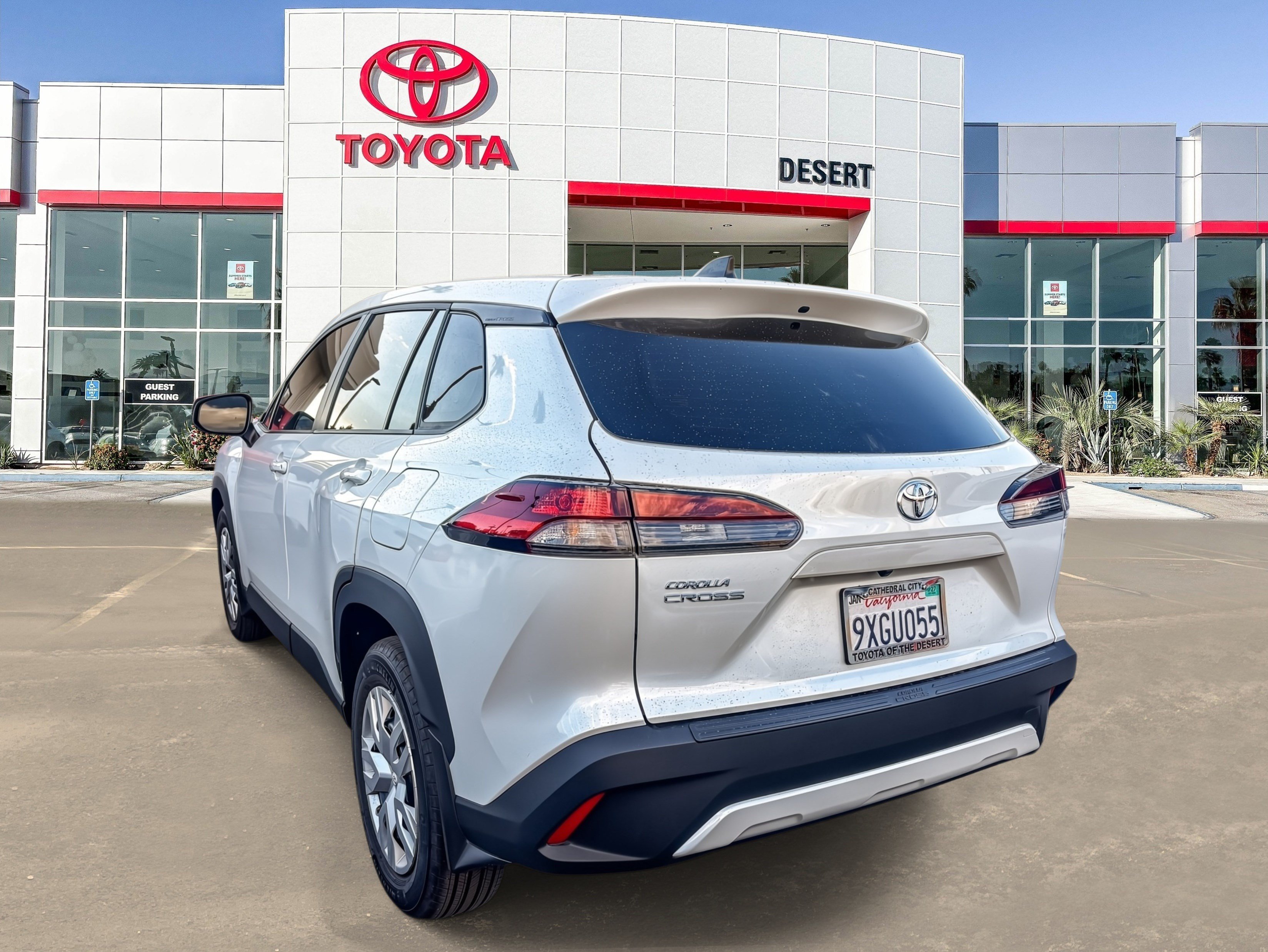 Certified Used 2026 Wind Chill Pearl/Jet Blk Toyota L image 4