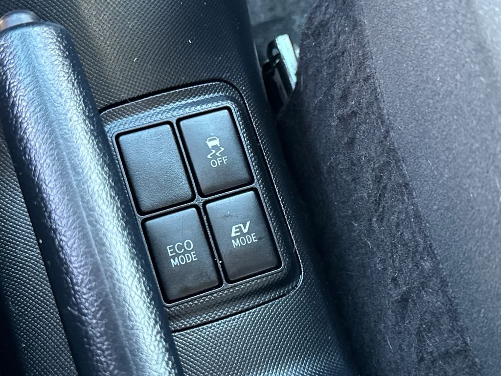 Used 2018  Toyota One image 30