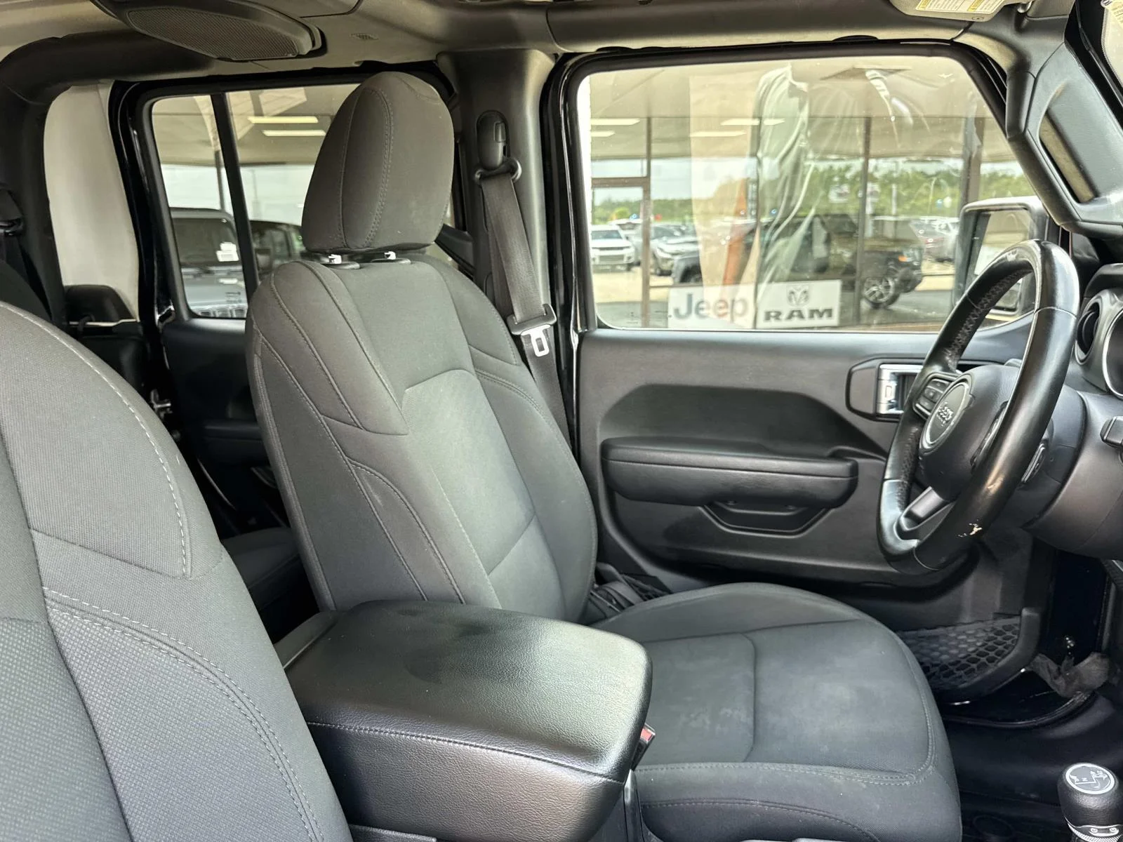 Used 2022 Black Jeep Sport S image 10