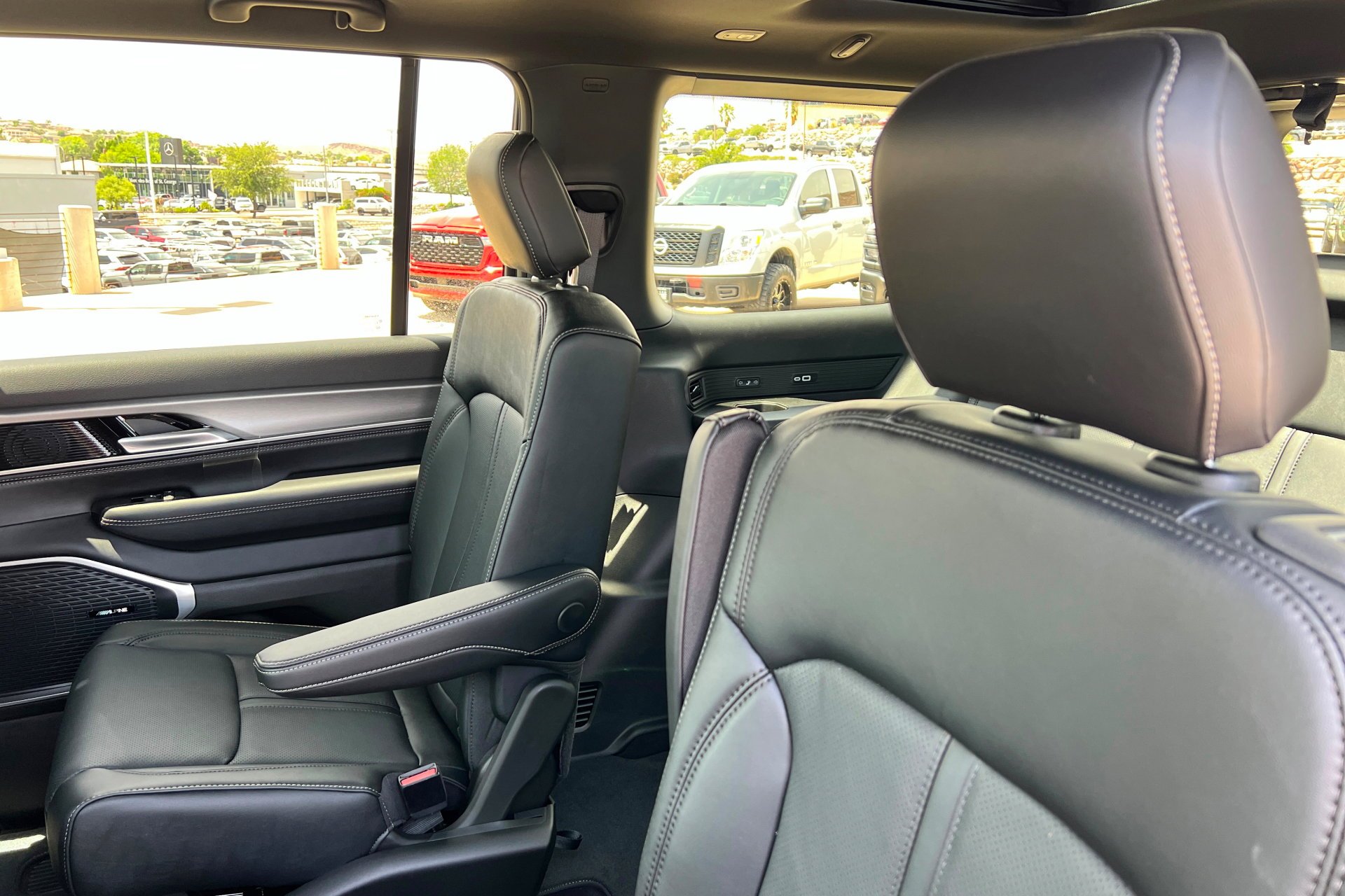New 2026 Silver-Zynith Exterior Paint Jeep  image 21