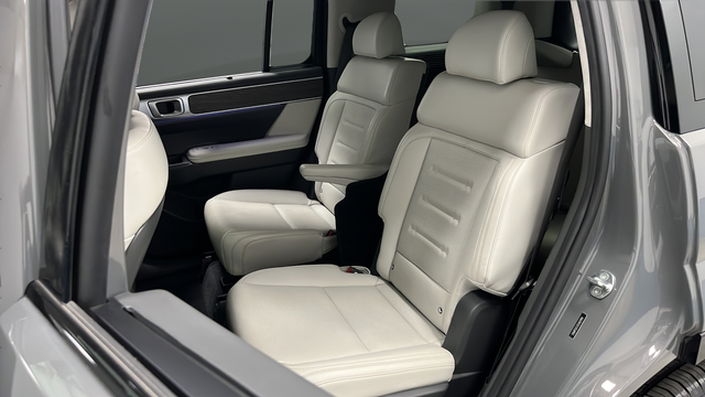 Used 2025 Hampton Gray Hyundai Calligraphy image 23