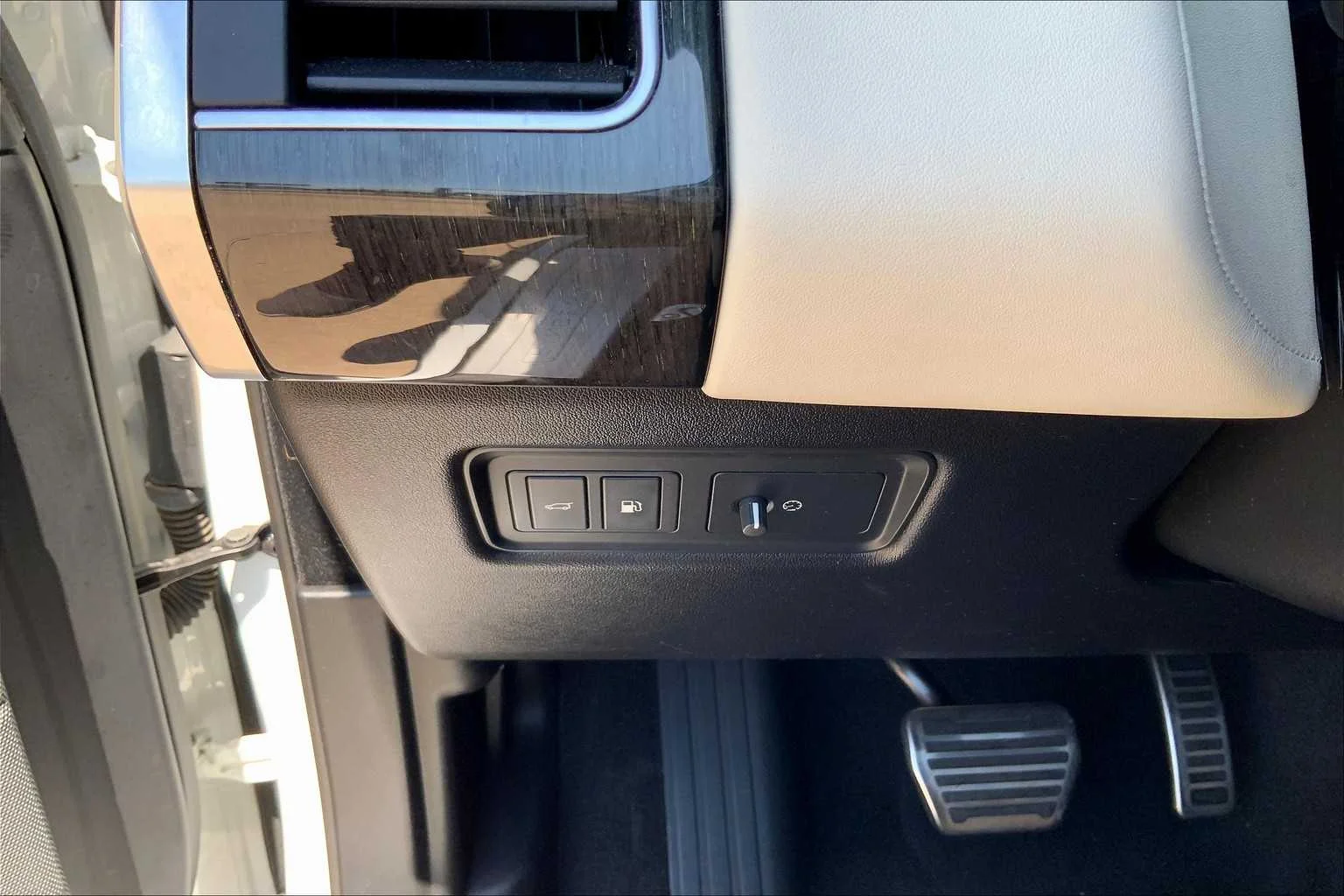 Used 2021 Fuji White Land Rover HSE Silver Edition image 64