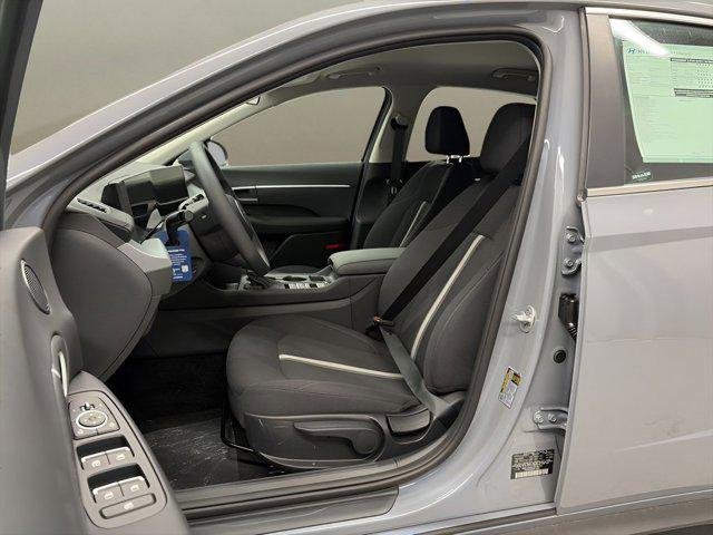 New 2026 Blue Hyundai SE image 10