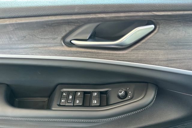 New 2026 Baltic Gray Metallic Clear-Coat Exterior Paint Jeep Laredo Altitude image 10