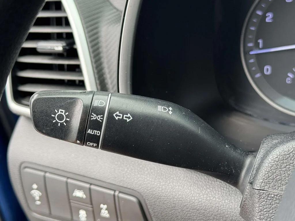Used 2019 Blue Hyundai SE image 23