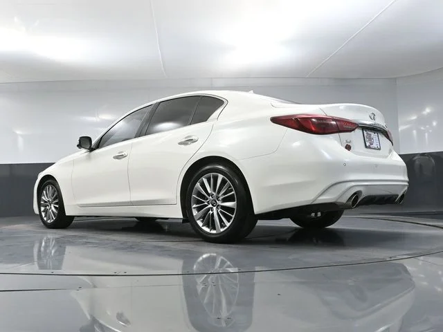Certified Used 2024 White INFINITI LUXE image 43