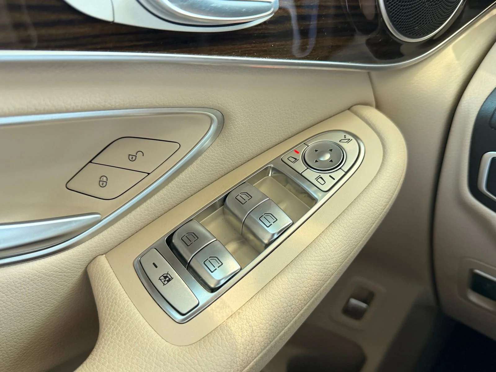 Used 2021 Polar White Mercedes-Benz GLC 300 image 21