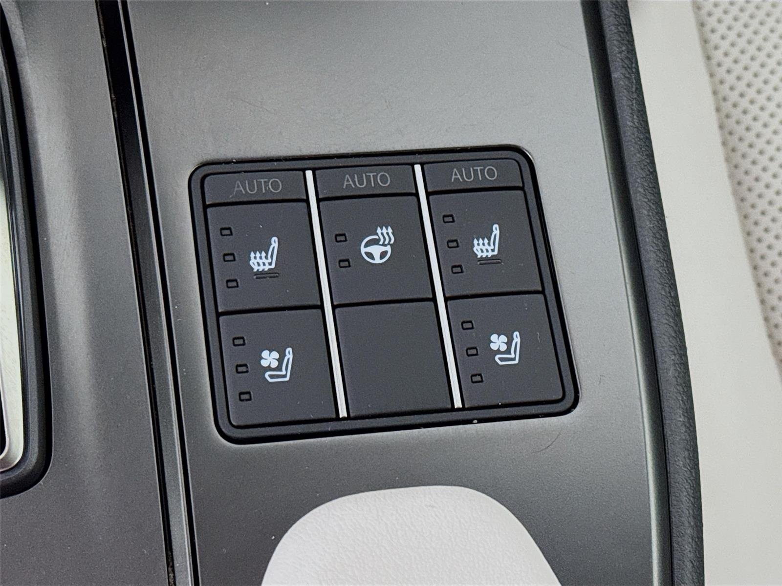 Used 2025 Ultra White Lexus UX 300h F SPORT Design image 21