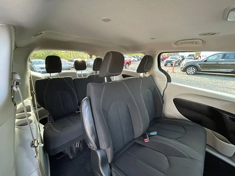 Used 2021 Black Chrysler L Minivan 4D image 28