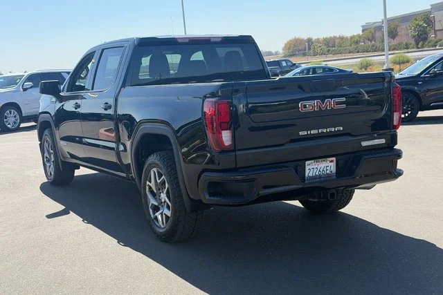 Used 2025 Onyx Black GMC Elevation image 11