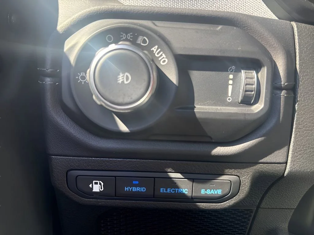 Used 2025 Gray Jeep Sahara image 23