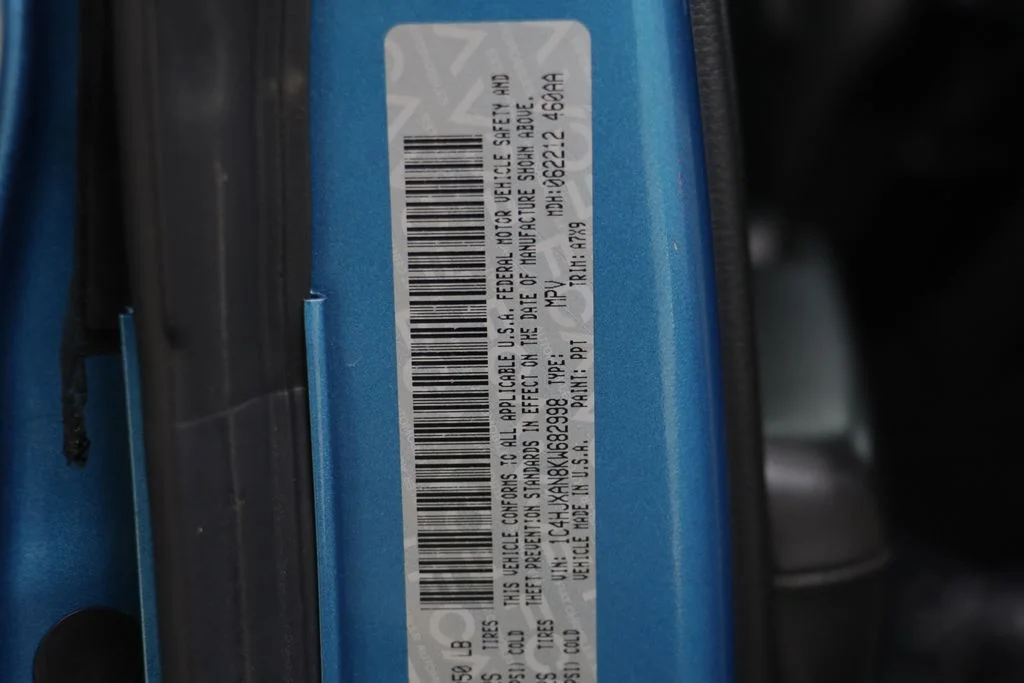 Used 2019 Bikini Pearlcoat Jeep Sport S image 21