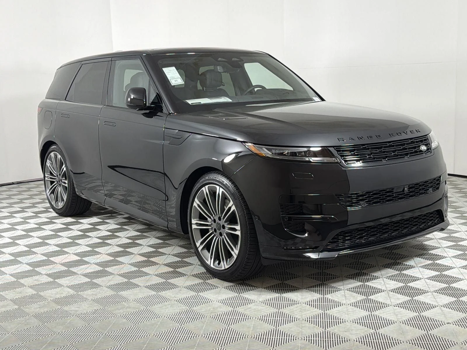 New 2026 Santorini Black Land Rover Dynamic SE image 7