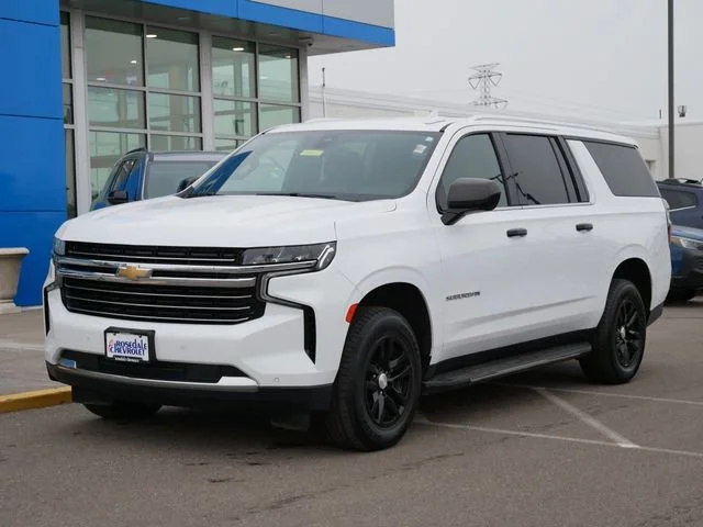 Used 2022 Chevrolet Suburban LT with VIN 1GNSKCKD0NR162323 for sale in Roseville, Minnesota
