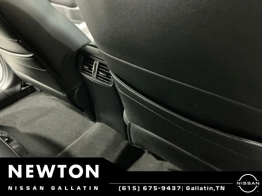 Used 2018 Pearl White Nissan SV image 15