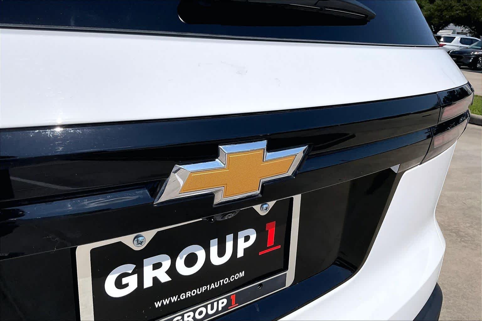 Used 2025 Summit White Chevrolet LT image 31