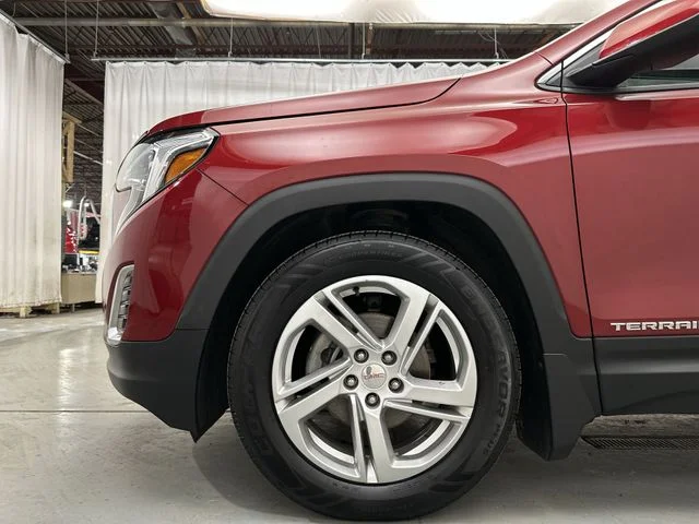 Used 2018 Red GMC SLE image 21