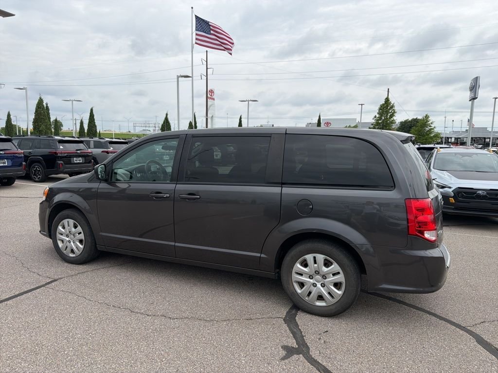 Used 2018 Gray Dodge SE image 7