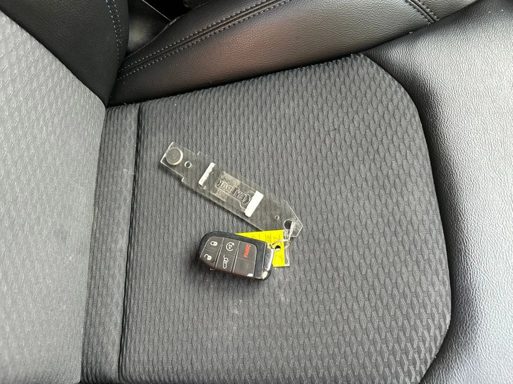 Used 2022 Gray Jeep Latitude image 27