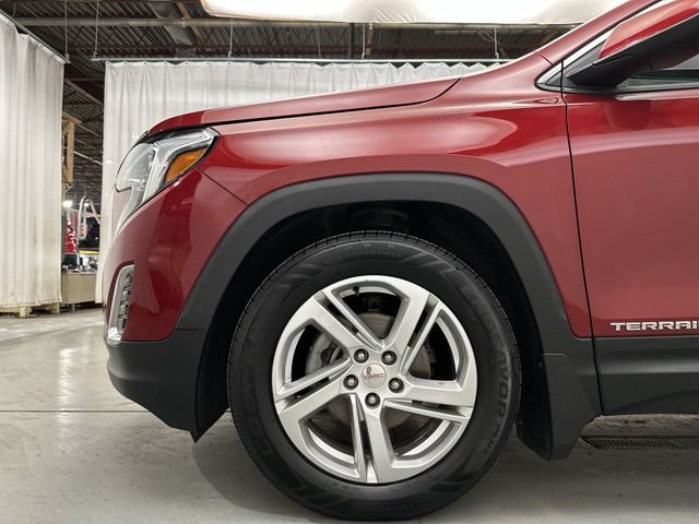 Used 2018 Red GMC SLE image 21