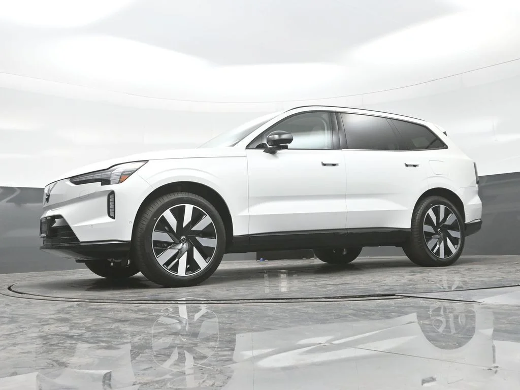 New 2026 Crystal White Volvo Twin Motor Plus image 24