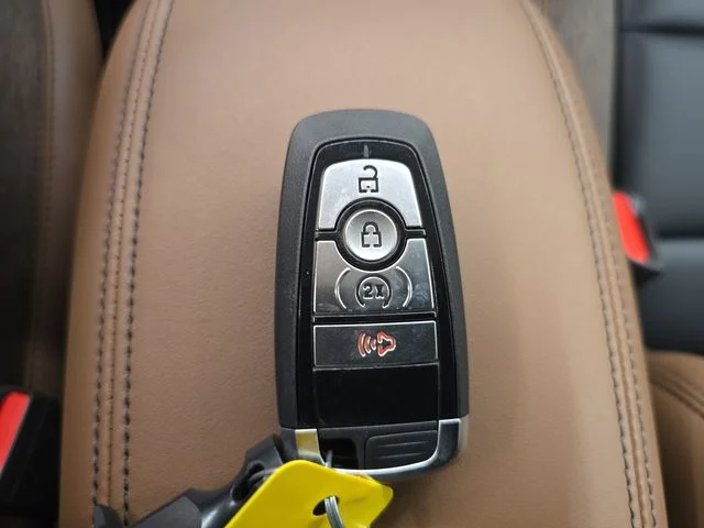 New 2026 Ruby Red Metallic Tinted Clearcoat Ford Outer Banks® image 30