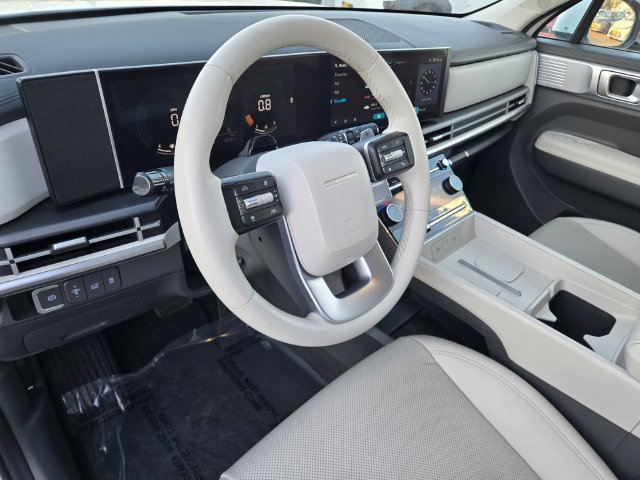Used 2025 White Hyundai SEL image 9