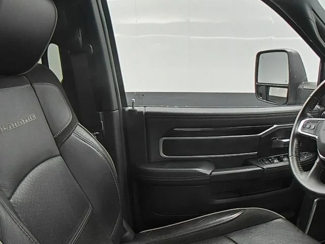 Used 2023 Silver Ram Laramie image 34