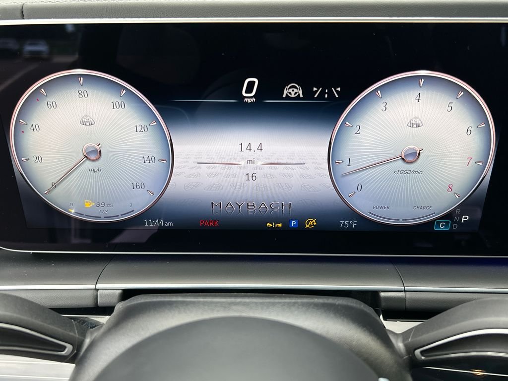 New 2026 MANUFAKTUR Moonlight White Metallic Mercedes-Benz Maybach GLS 600 image 16