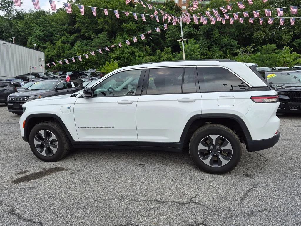 Used 2023 White Jeep 4xe image 11