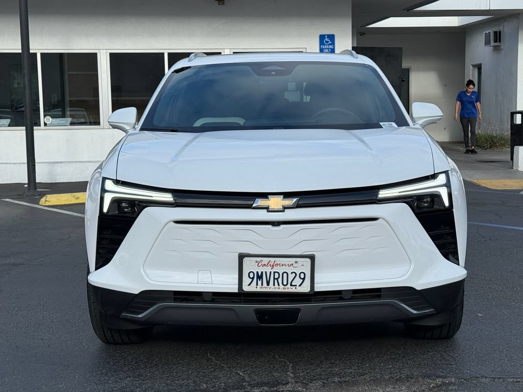 Used 2024 Summit White Chevrolet LT image 4