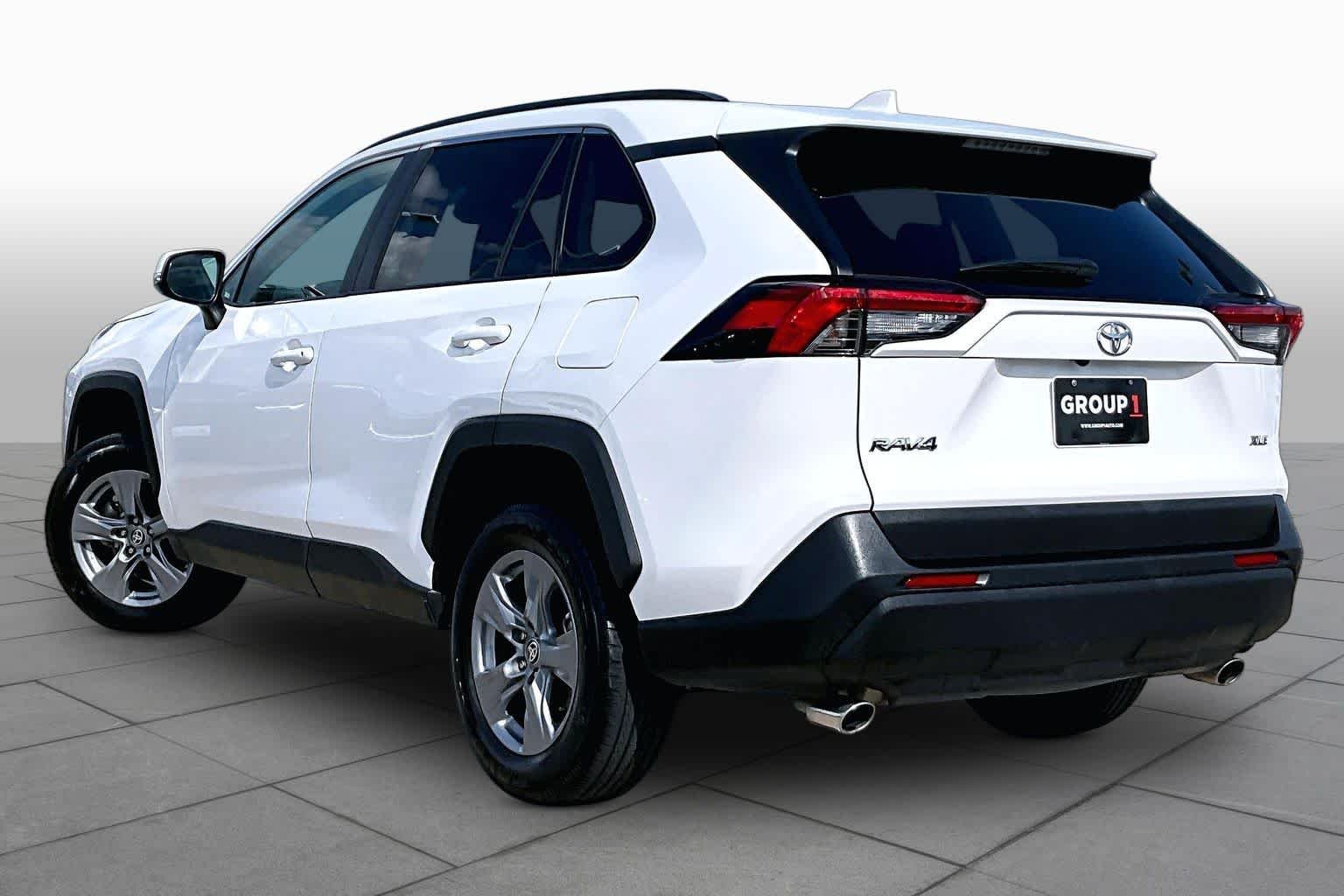 Used 2025 Ice Cap Toyota XLE image 12