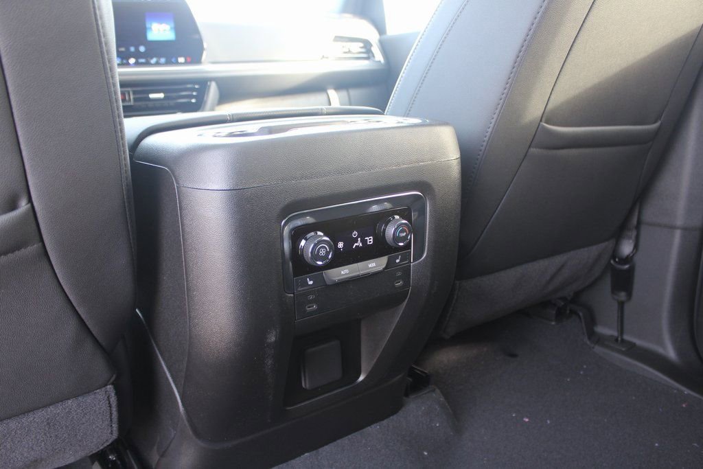 2026 Chevrolet Suburban Premier - Photo 10