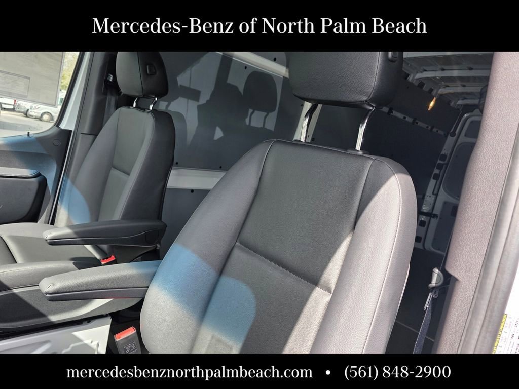 New 2026 Arctic+White Mercedes-Benz  image 39