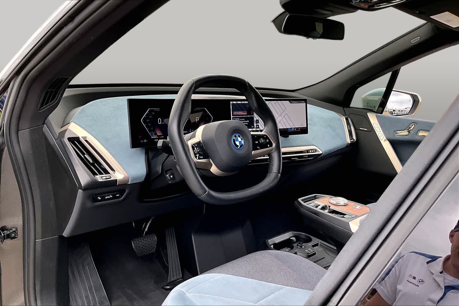 Used 2024 Mineral White Metallic BMW xDrive50 image 17