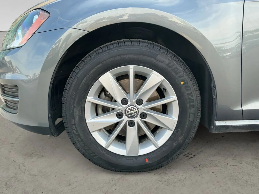 Used 2016 Gray Volkswagen TSI S 4-Door image 9