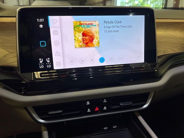 New 2026 White Volkswagen 2.0T SE w/Technology image 17