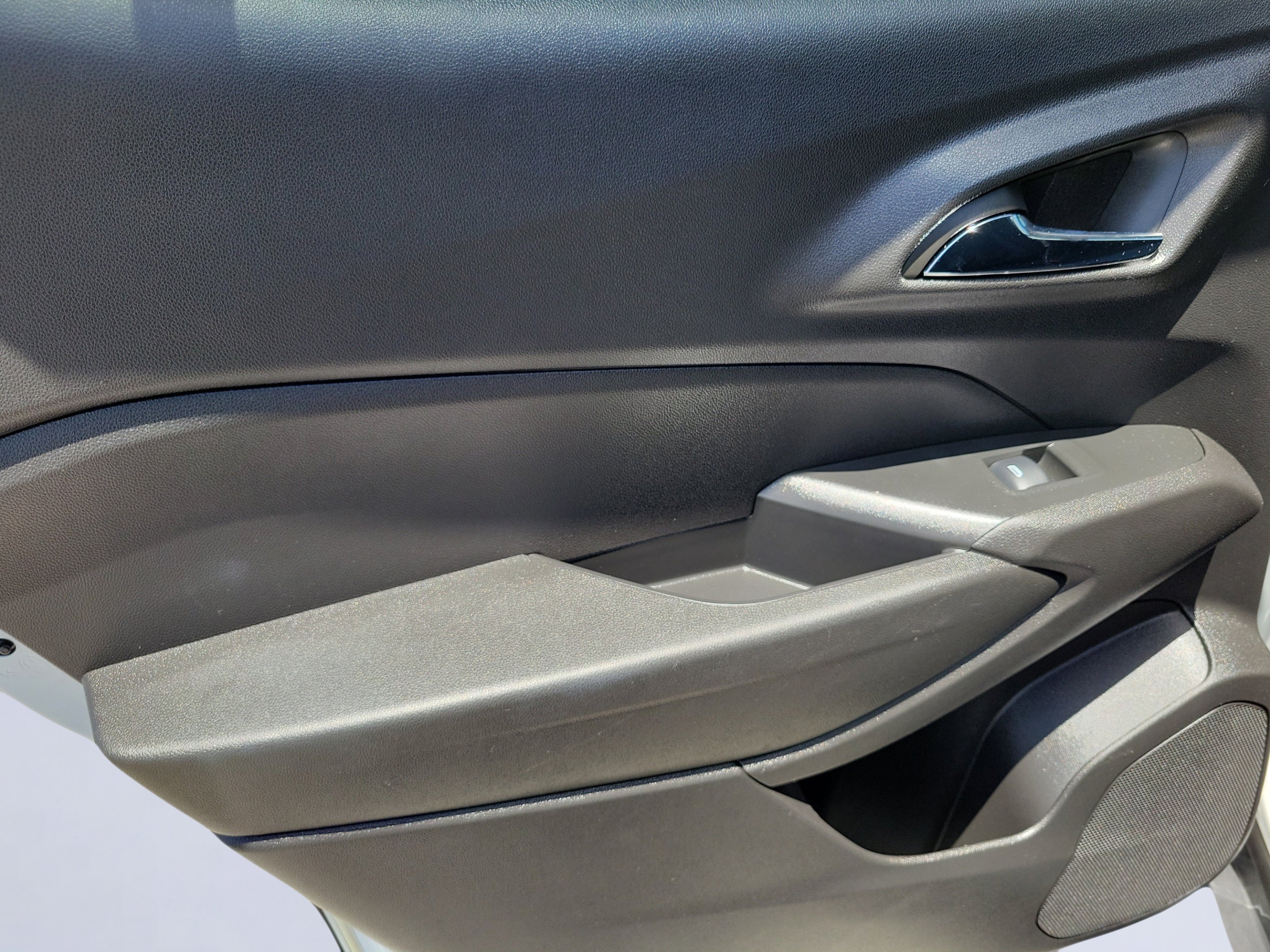 Used 2025 Summit White Chevrolet LT image 14