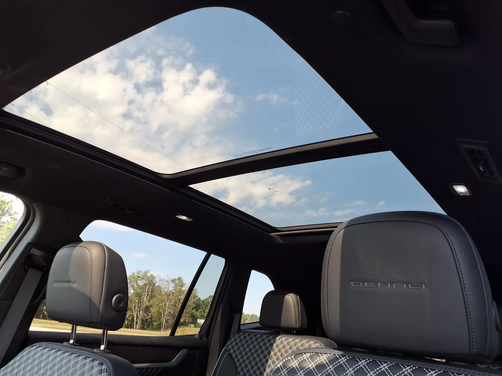 Used 2025 Ebony Twilight Metallic GMC AWD Denali image 25