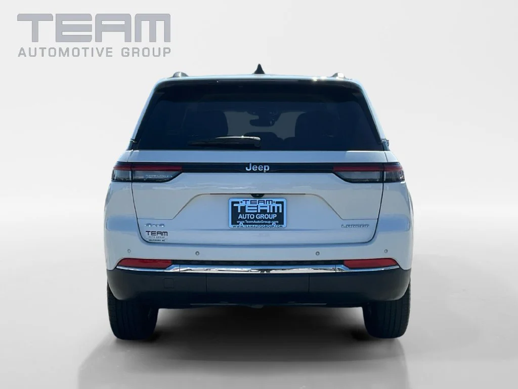 Used 2023 White Jeep Laredo image 6