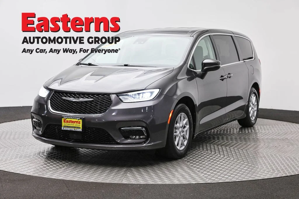 Used 2023 Gray Chrysler Touring L image 1