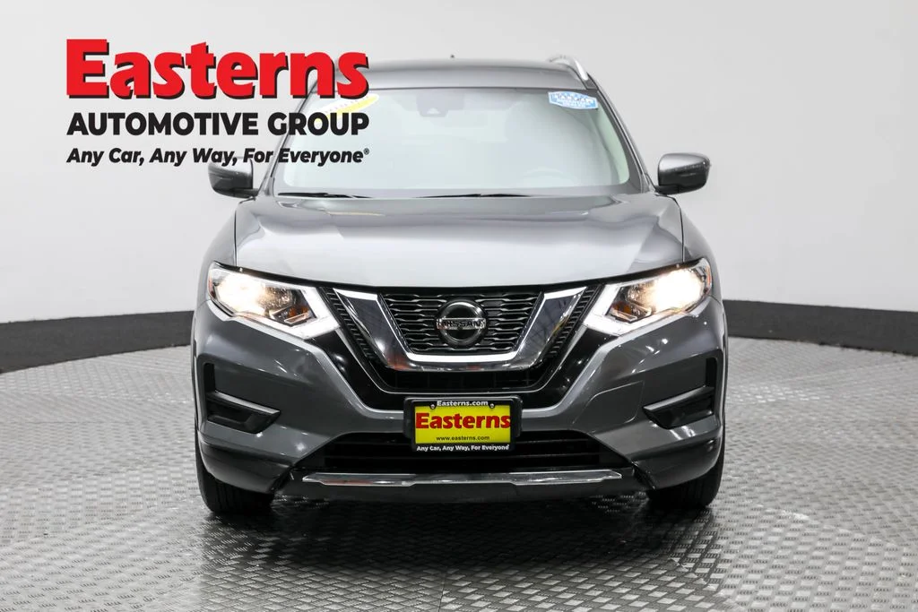 Used 2019 Gray Nissan SV image 2